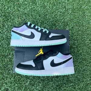 Jordan 1 Low ‘Tye Dye’
Size 5.5y
9/10 Condition
Buy Now $110